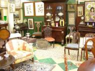 Antique Auction Photos